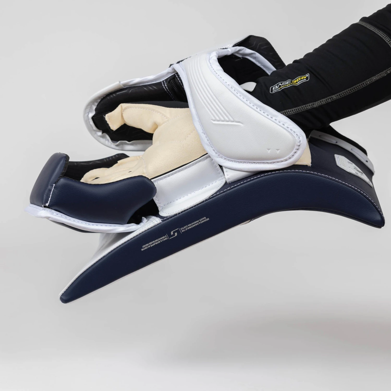 Bauer Supreme M5 Pro Intermediate Goalie Blocker 10 Bauer Supreme M5 Pro Intermediate Goalie Blocker - Image 8