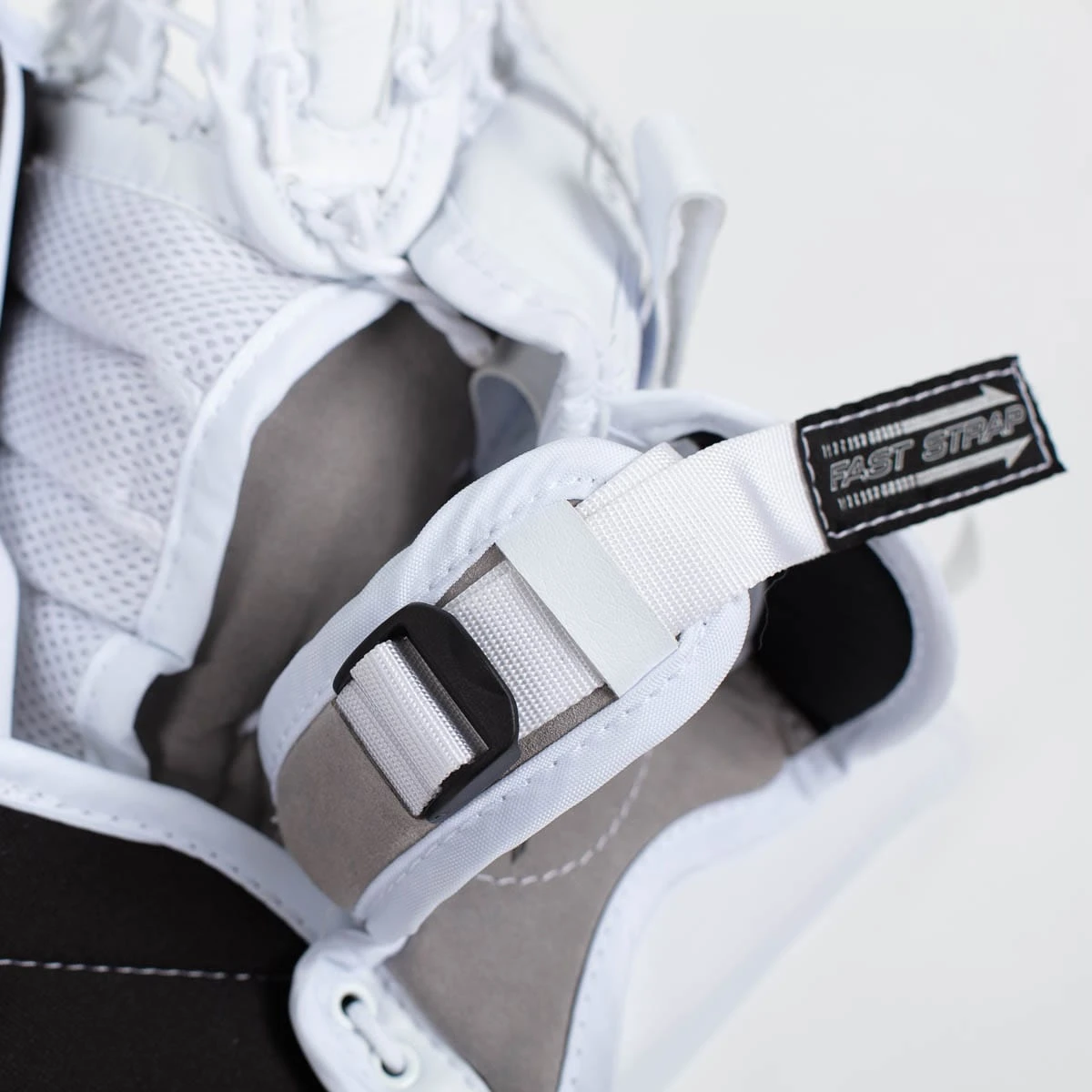 Bauer Vapor X2.7 Junior Goalie Catcher 9 Bauer Vapor X2.7 Junior Goalie Catcher - Image 7