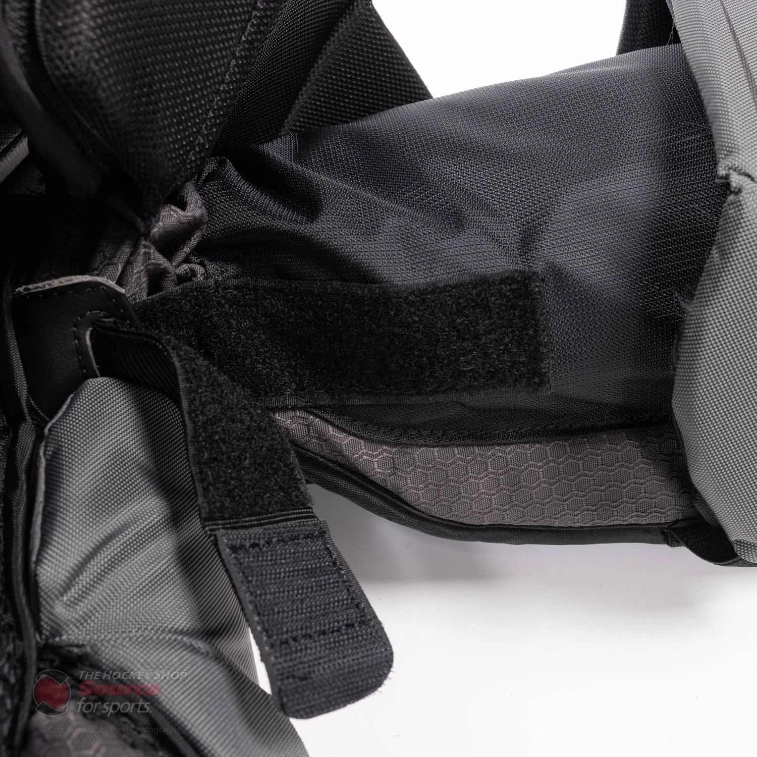 Bauer Vapor HyperLite Senior Chest & Arm Protector - Red 12 Bauer Vapor HyperLite Senior Chest & Arm Protector - Red - Image 10