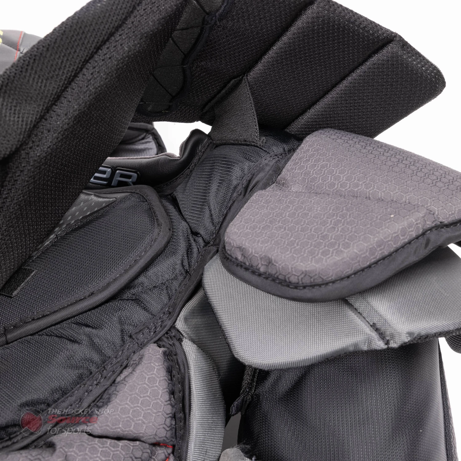 Bauer Vapor HyperLite Senior Chest & Arm Protector - Red 11 Bauer Vapor HyperLite Senior Chest & Arm Protector - Red - Image 9