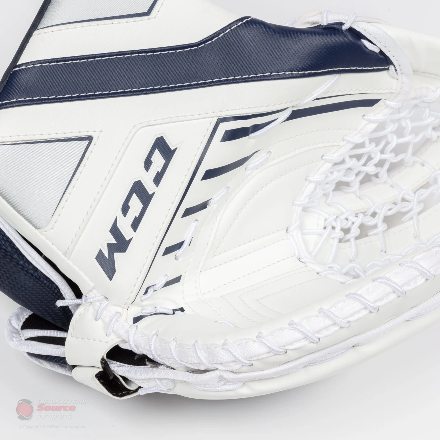 CCM Axis A1.5 Junior Goalie Catcher 6 CCM Axis A1.5 Junior Goalie Catcher - Image 4