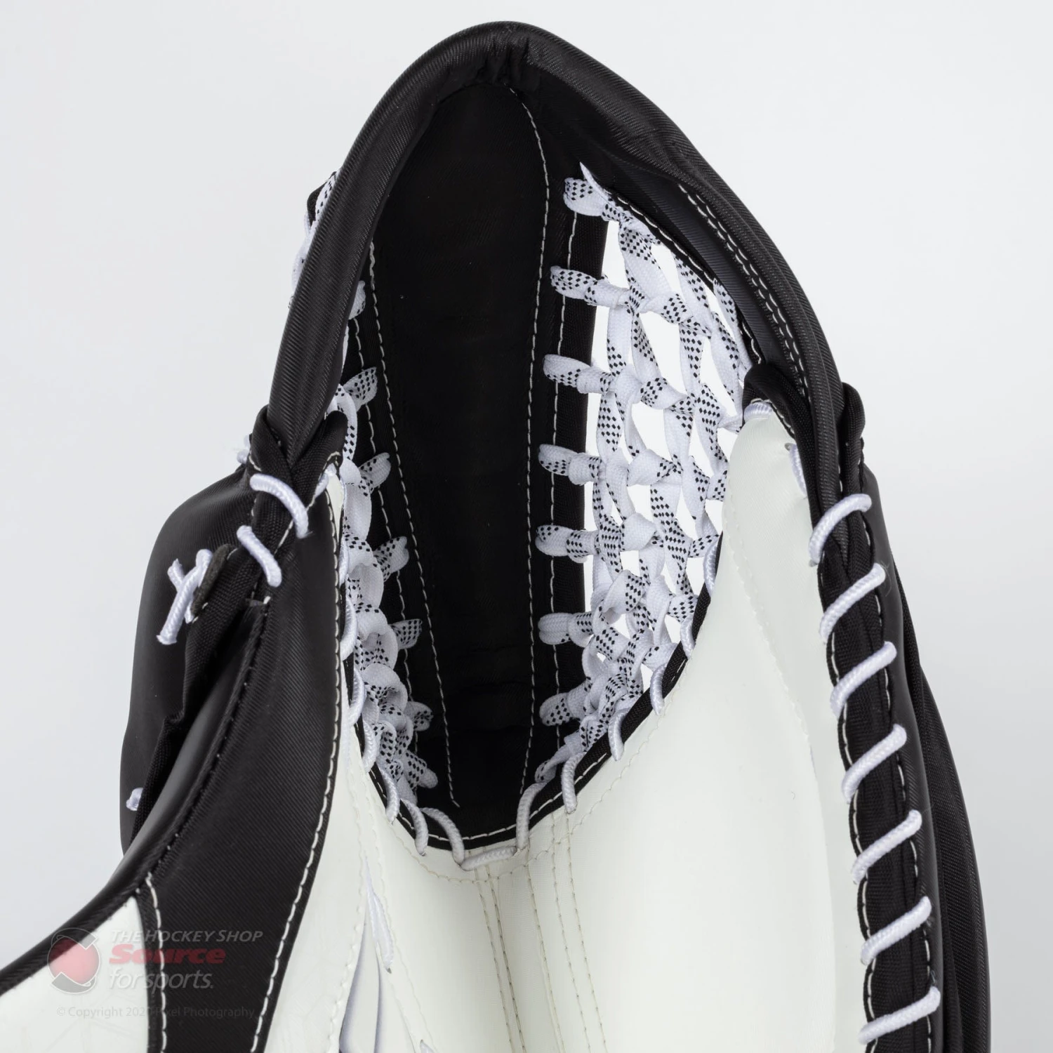 CCM Axis Senior Goalie Catcher - 580 Break Angle 5 CCM Axis Senior Goalie Catcher - 580 Break Angle - Image 3