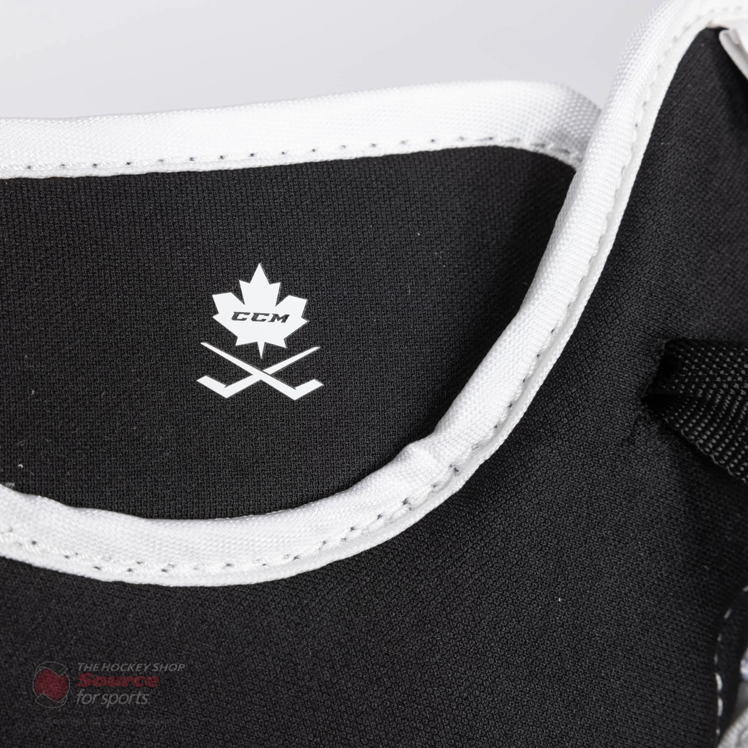 CCM Extreme Flex E5.5 Junior Goalie Catcher 14 CCM Extreme Flex E5.5 Junior Goalie Catcher - Image 12