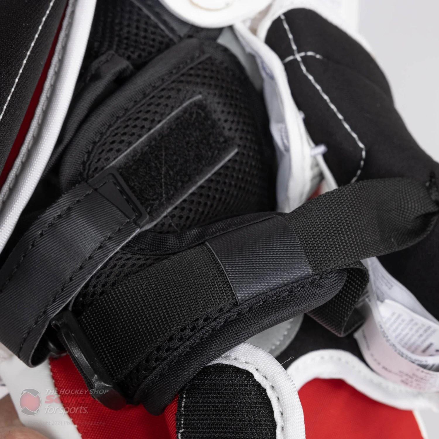 CCM Extreme Flex E5.5 Youth Goalie Catcher 12 CCM Extreme Flex E5.5 Youth Goalie Catcher - Image 10