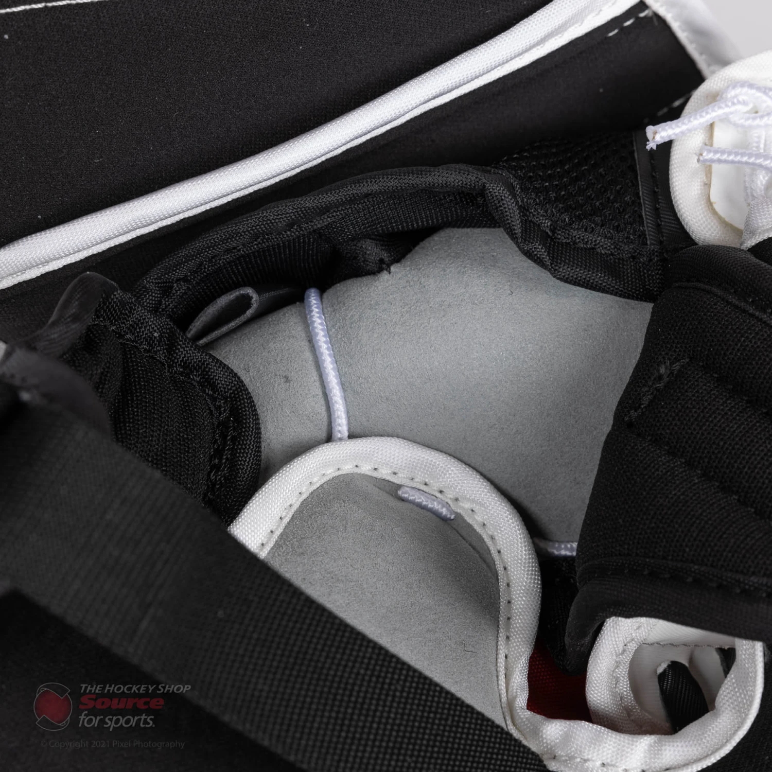 CCM Extreme Flex E5.5 Youth Goalie Catcher 13 CCM Extreme Flex E5.5 Youth Goalie Catcher - Image 11