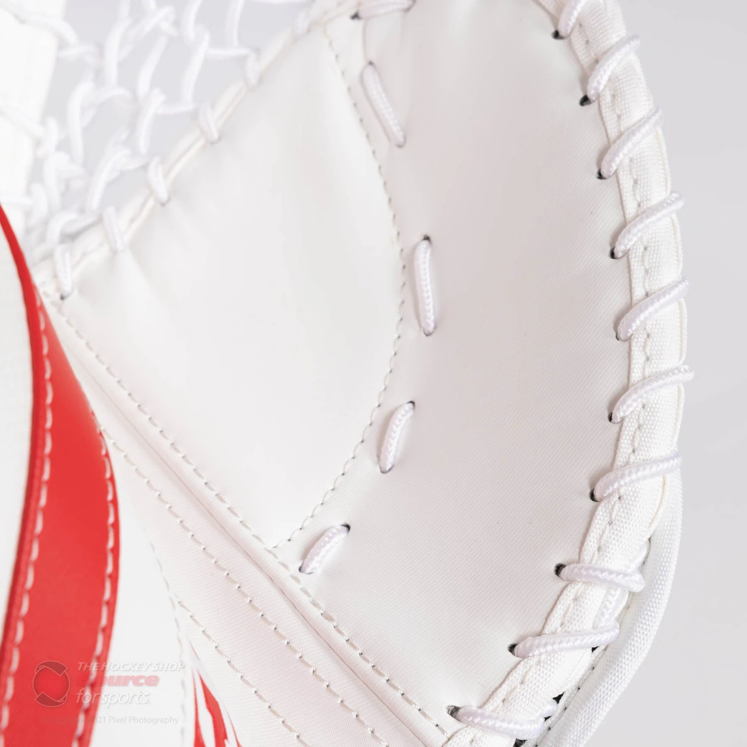 CCM Extreme Flex E5.5 Youth Goalie Catcher 5 CCM Extreme Flex E5.5 Youth Goalie Catcher - Image 3