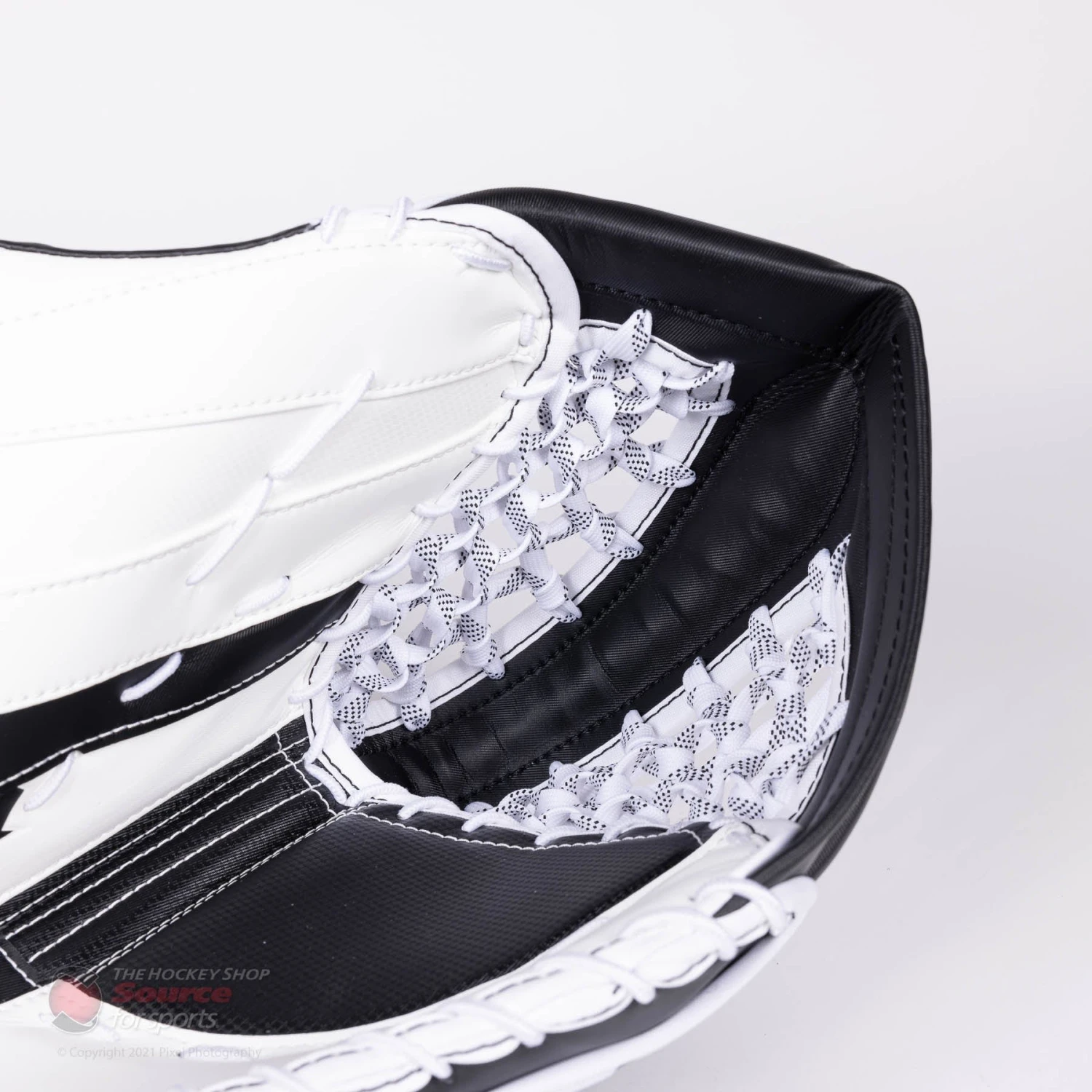 CCM Extreme Flex E5.9 Intermediate Goalie Catcher - Source Exclusive 5 CCM Extreme Flex E5.9 Intermediate Goalie Catcher - Source Exclusive - Image 3