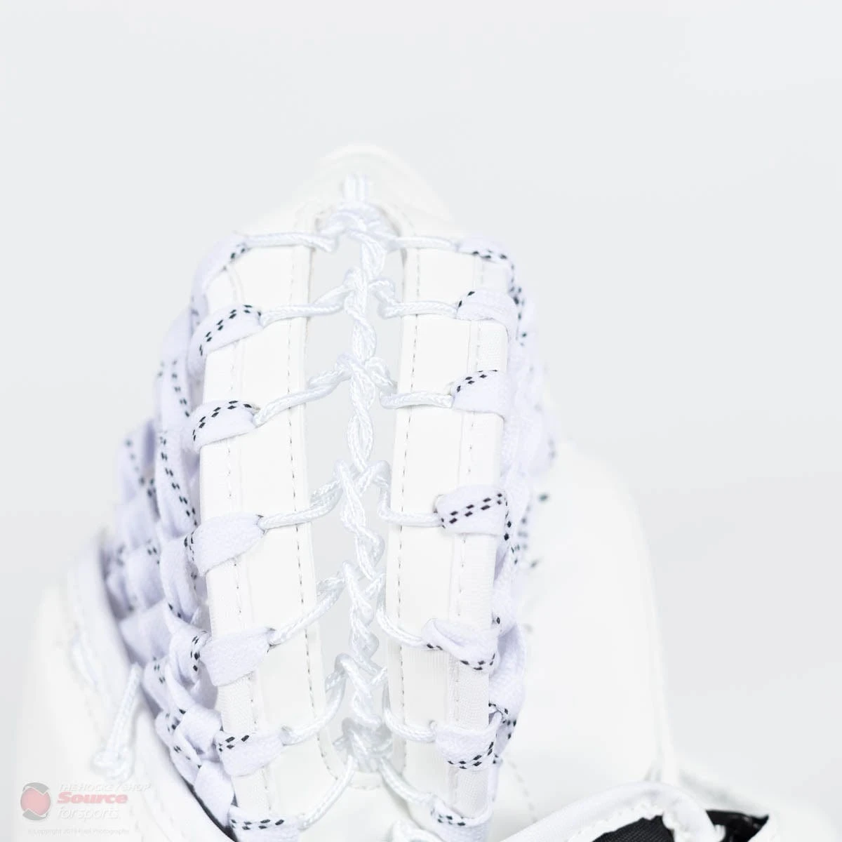 CCM Premier P2.5 Junior Goalie Catcher - Source Exclusive 8 CCM Premier P2.5 Junior Goalie Catcher - Source Exclusive - Image 6