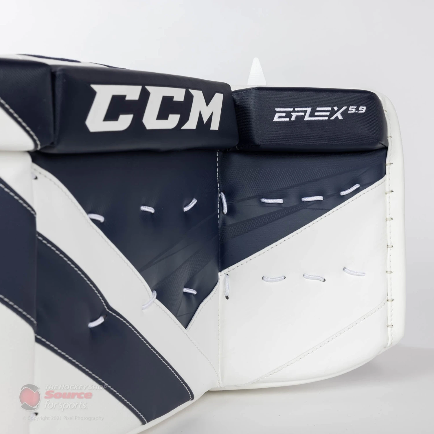 CCM Extreme Flex E5.9 Intermediate Goalie Leg Pads 5 CCM Extreme Flex E5.9 Intermediate Goalie Leg Pads - Image 3