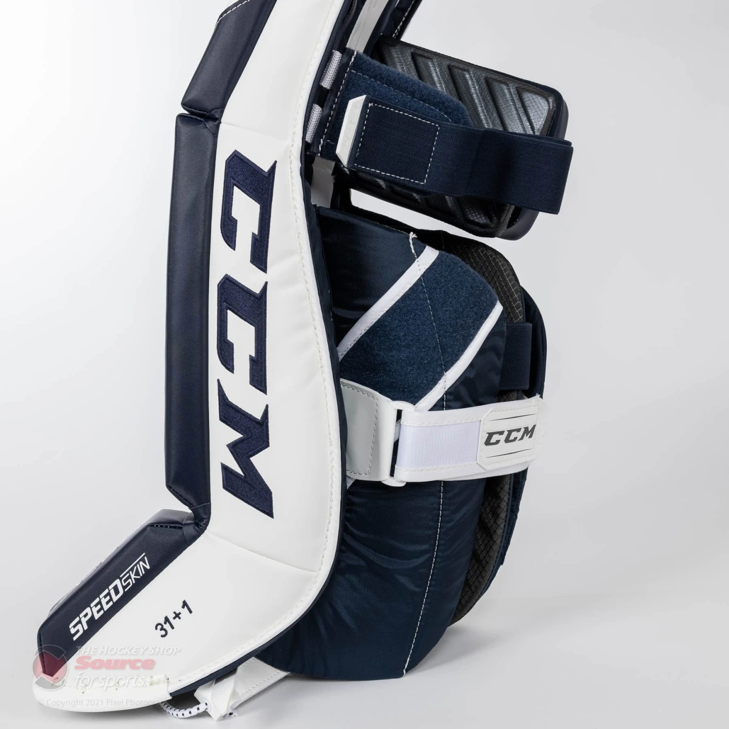 CCM Extreme Flex E5.9 Intermediate Goalie Leg Pads 7 CCM Extreme Flex E5.9 Intermediate Goalie Leg Pads - Image 5