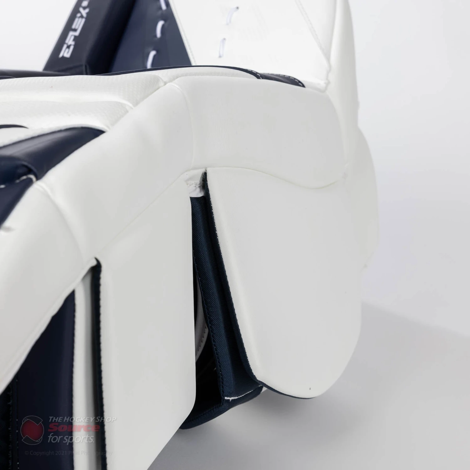 CCM Extreme Flex E5.9 Intermediate Goalie Leg Pads 10 CCM Extreme Flex E5.9 Intermediate Goalie Leg Pads - Image 8