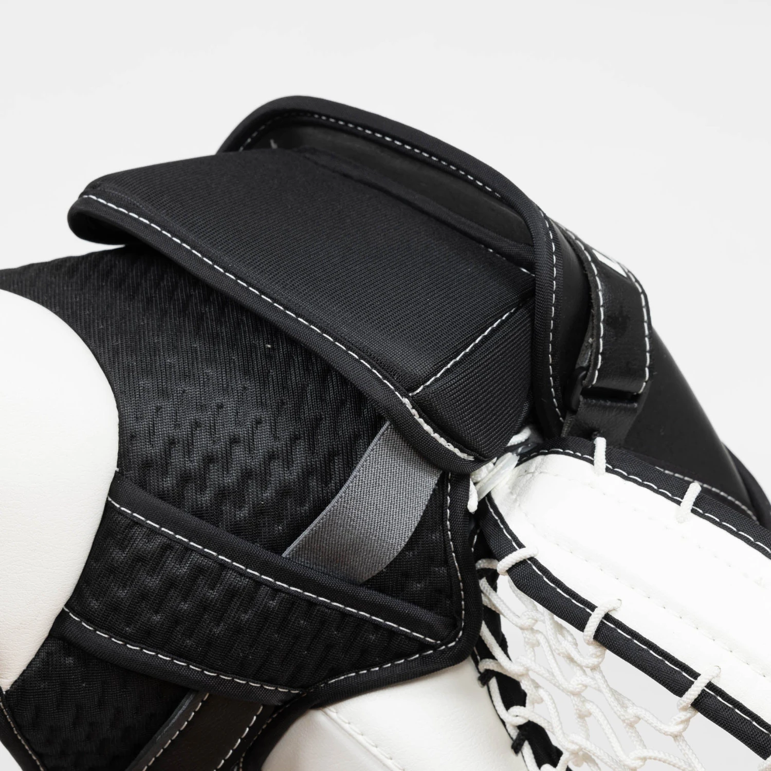 Warrior Ritual G6 E+ Senior Goalie Catcher 8 Warrior Ritual G6 E+ Senior Goalie Catcher - Image 6